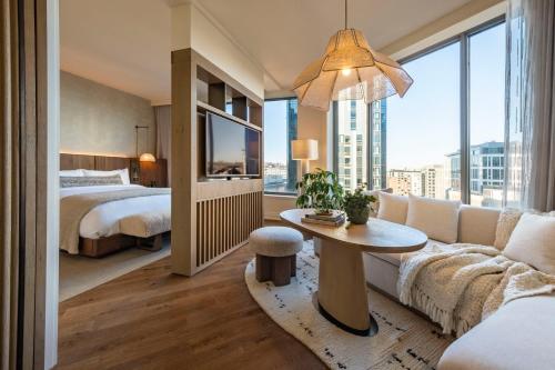 1 Hotel