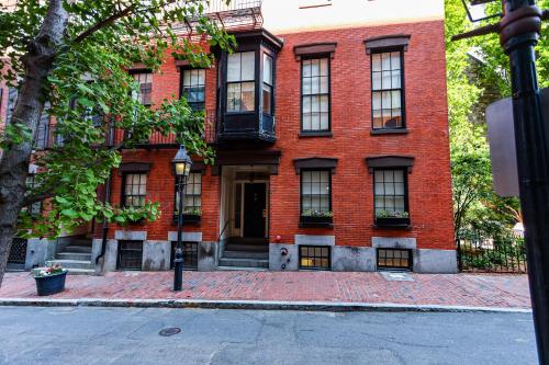 Charming & Stylish Studio on Beacon Hill #11