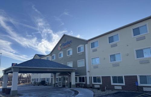 Comfort Suites with 18+ check-in