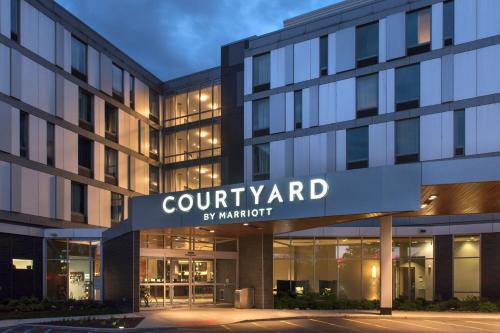 Courtyard by Marriott Philadelphia South at The Navy Yard