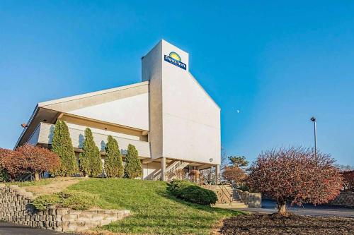 Days Inn by Wyndham Cincinnati