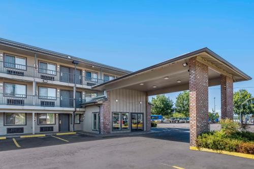 Econo Lodge near Portland Airport