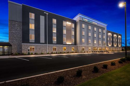 Everhome Suites Fayetteville near Fort Liberty