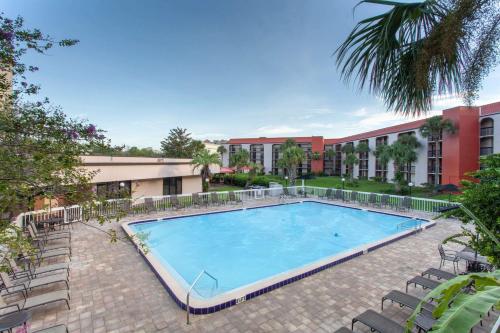 Grand Hotel Orlando at Universal Blvd Shuttle to Theme Parks