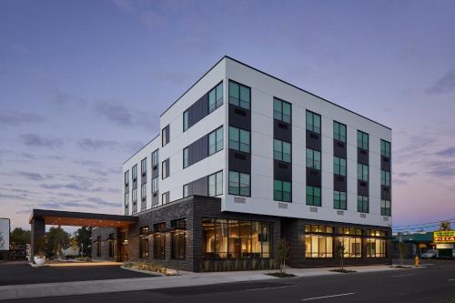 Hayward Inn with 18+ check-ins