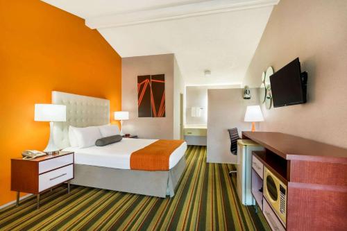 Howard Johnson by Wyndham Phoenix Airport Downtown Area