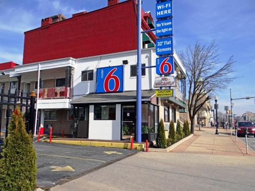 Motel 6 with 18+ check-in