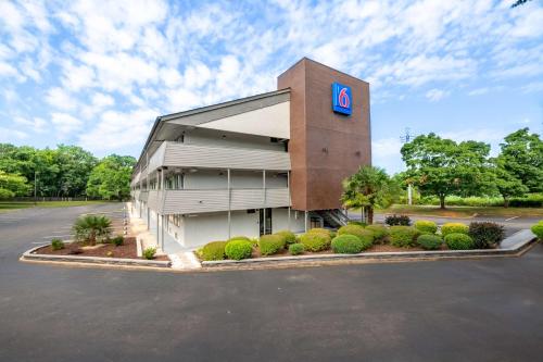 Motel 6 with 18+ check-in