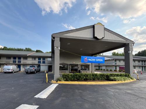 Motel 6 Charlotte Northlake