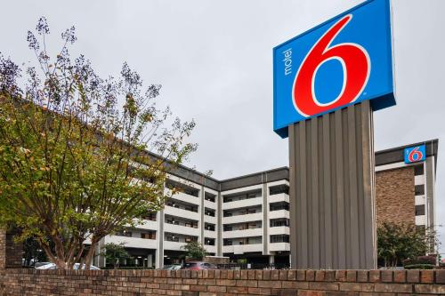 Motel 6 Columbus Downtown