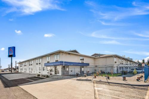 Motel 6 with 18+ check-in
