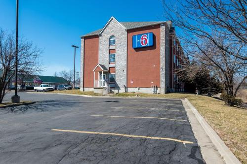 Motel 6 with 18+ check-in