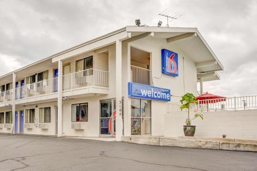 Motel 6 with 18+ check-in
