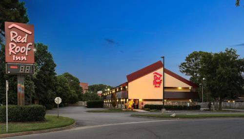 Red Roof Inn with 18+ check-in