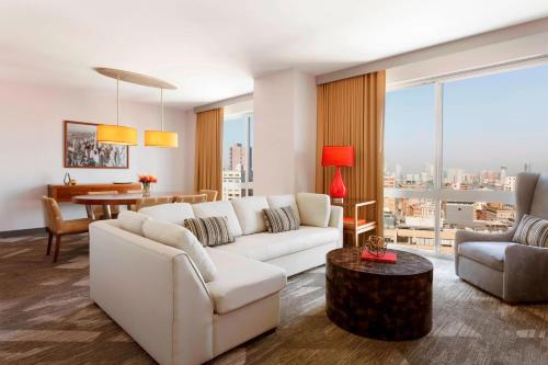 Sheraton Tribeca New York Hotel allows 18-year-olds