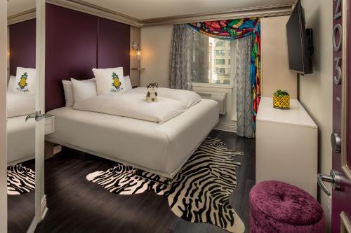 Staypineapple in Midtown New York
