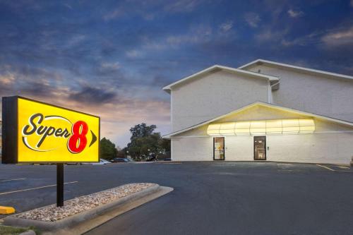 Super 8 by Wyndham near Columbus Airport