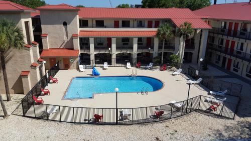 Tricove Inn & Suites for under 21