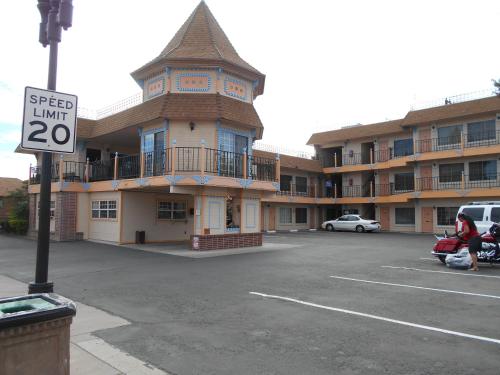 Victorian Inn with 18+ check-in