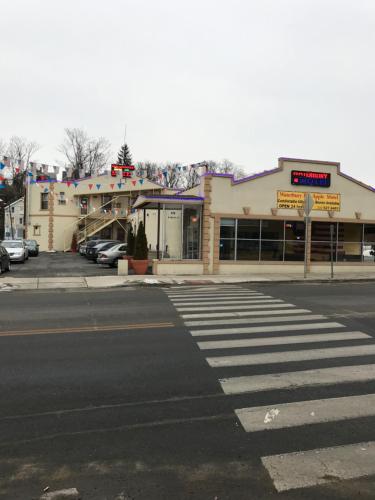 Waterbury Big Apple Motel with 18+ check-in