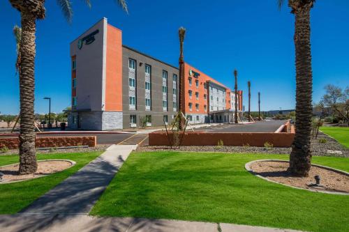 WoodSpring Suites near Chandler Airport